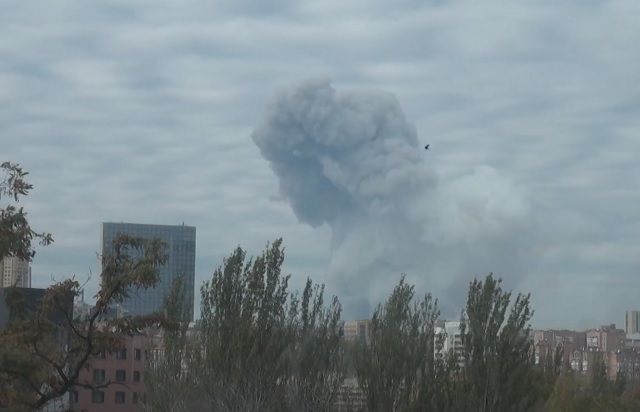 Каратели нанесли удар по Донецкому заводу химических изделий