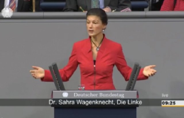 Сара Вагенкнехт в Бундестаге разнесла политику Меркель
