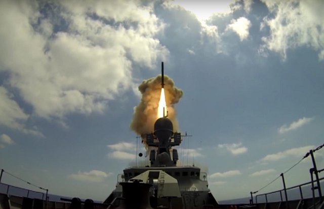 Пуск крылатых ракет «Калибр» из акватории Средиземного моря по объектам террористов в Сирии